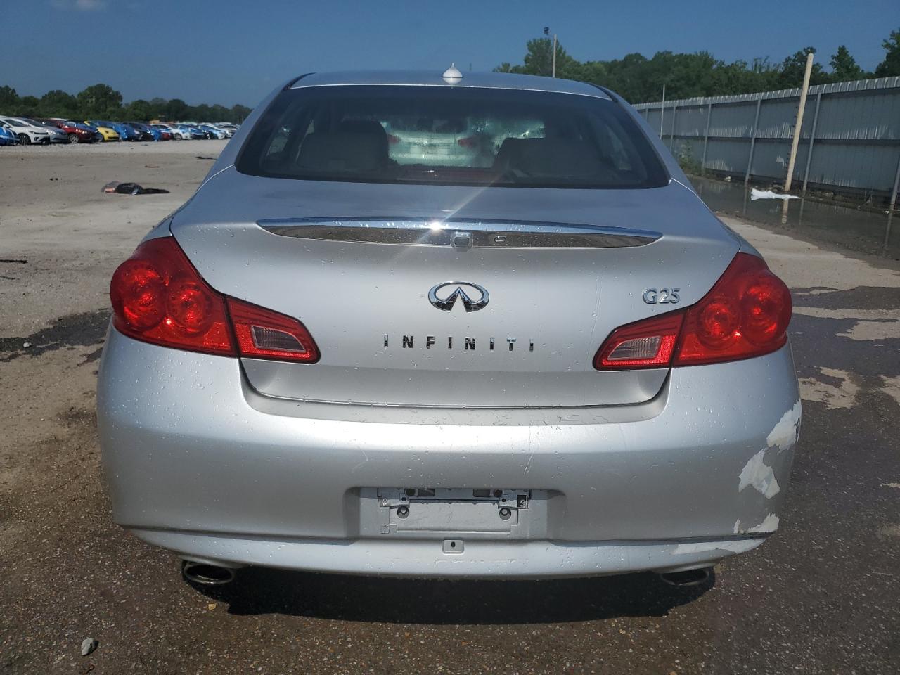 INFINITI G25 BASE