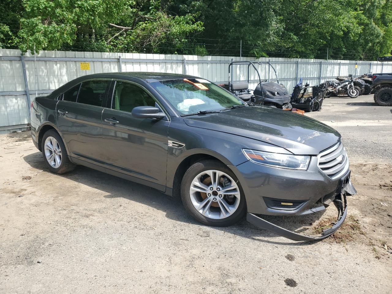 FORD TAURUS SE