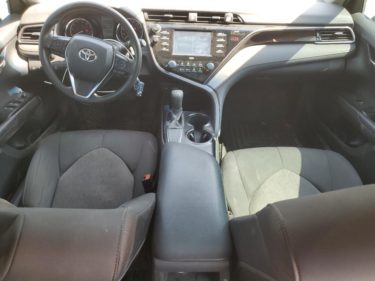 Toyota Camry le 2020