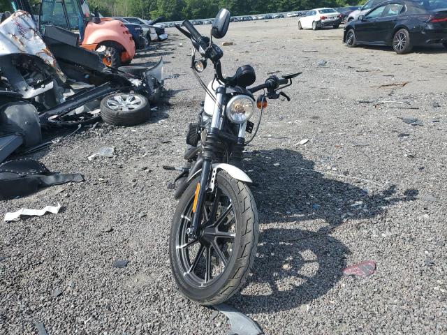 HARLEY-DAVIDSON XL883 IRON 2018 white  gas 1HD4LE217JC409347 photo #3