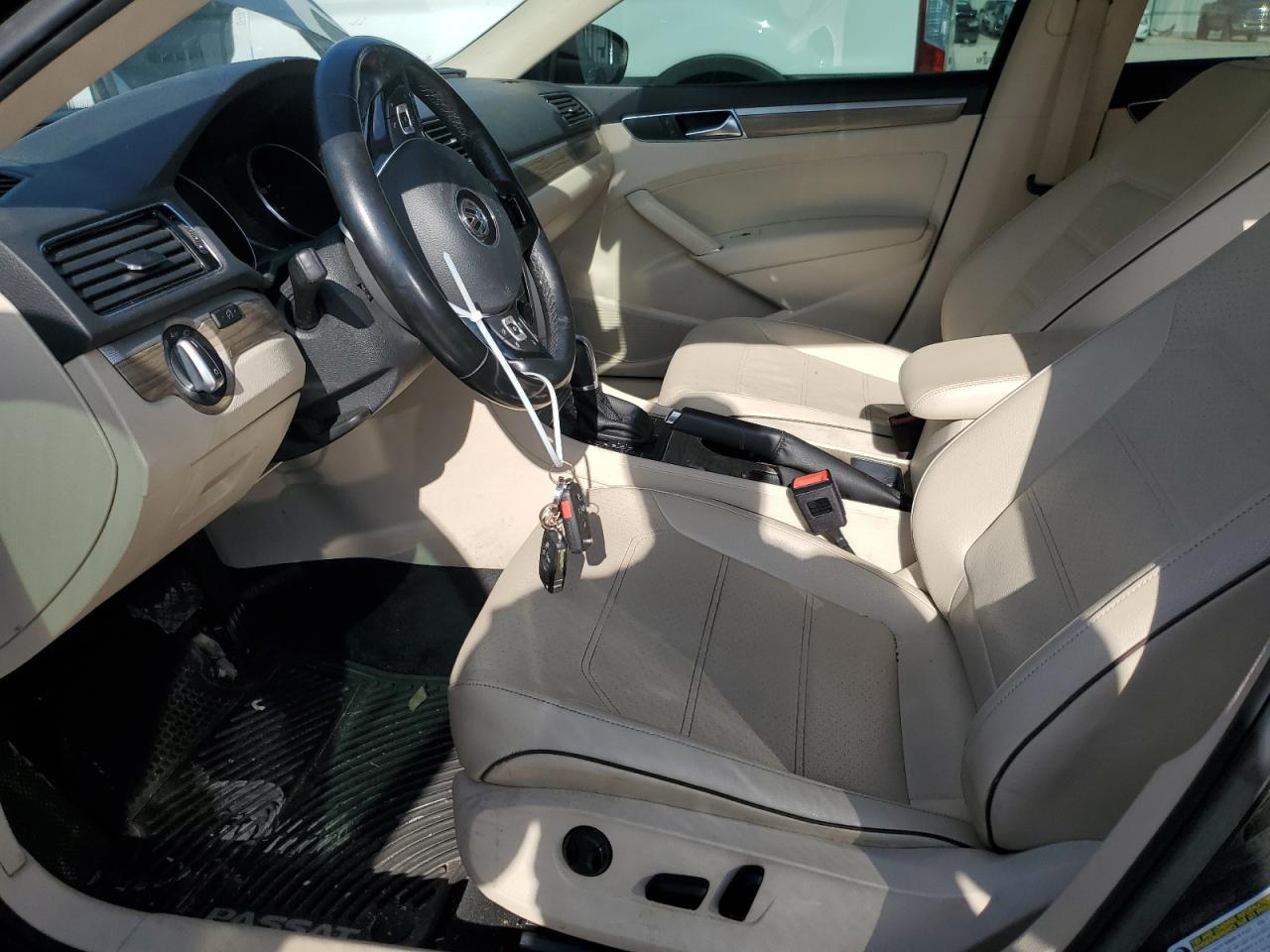 VOLKSWAGEN PASSAT SE