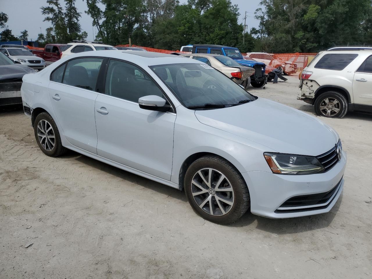 VOLKSWAGEN JETTA SE