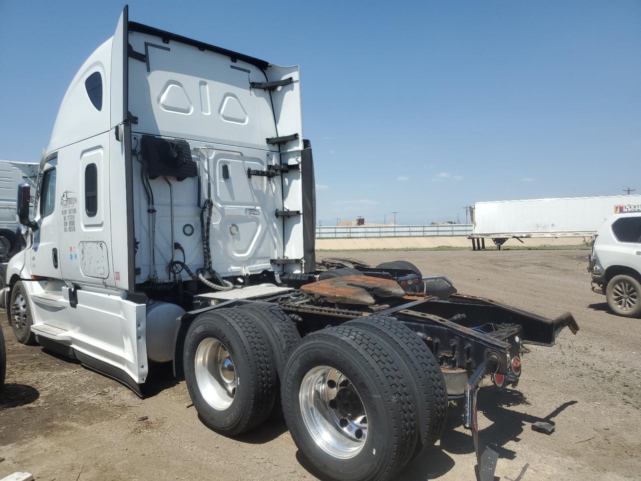 Lot #3313447932 2020 FREIGHTLINER CASCADIA 126