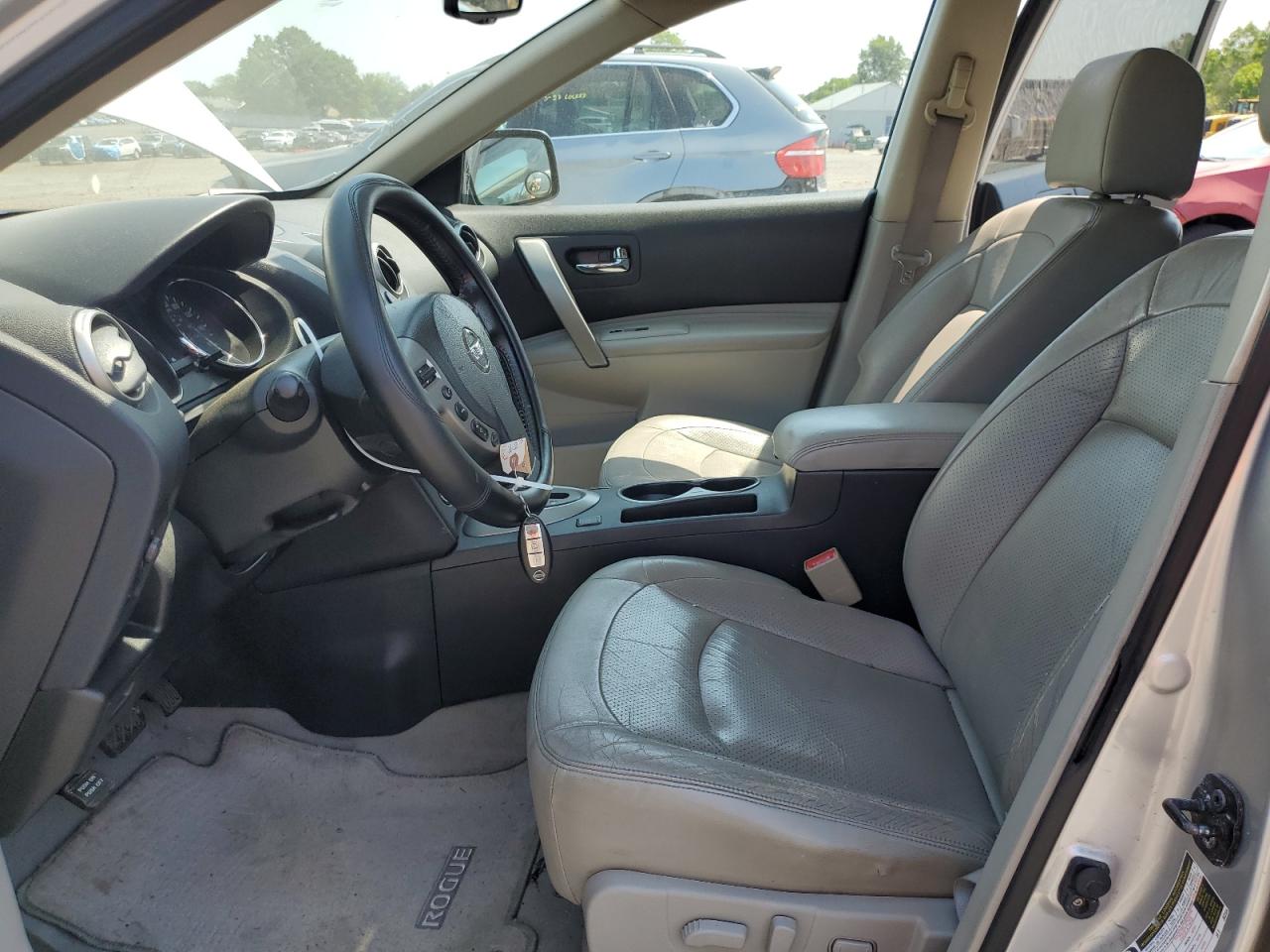 Nissan Rogue s 2011