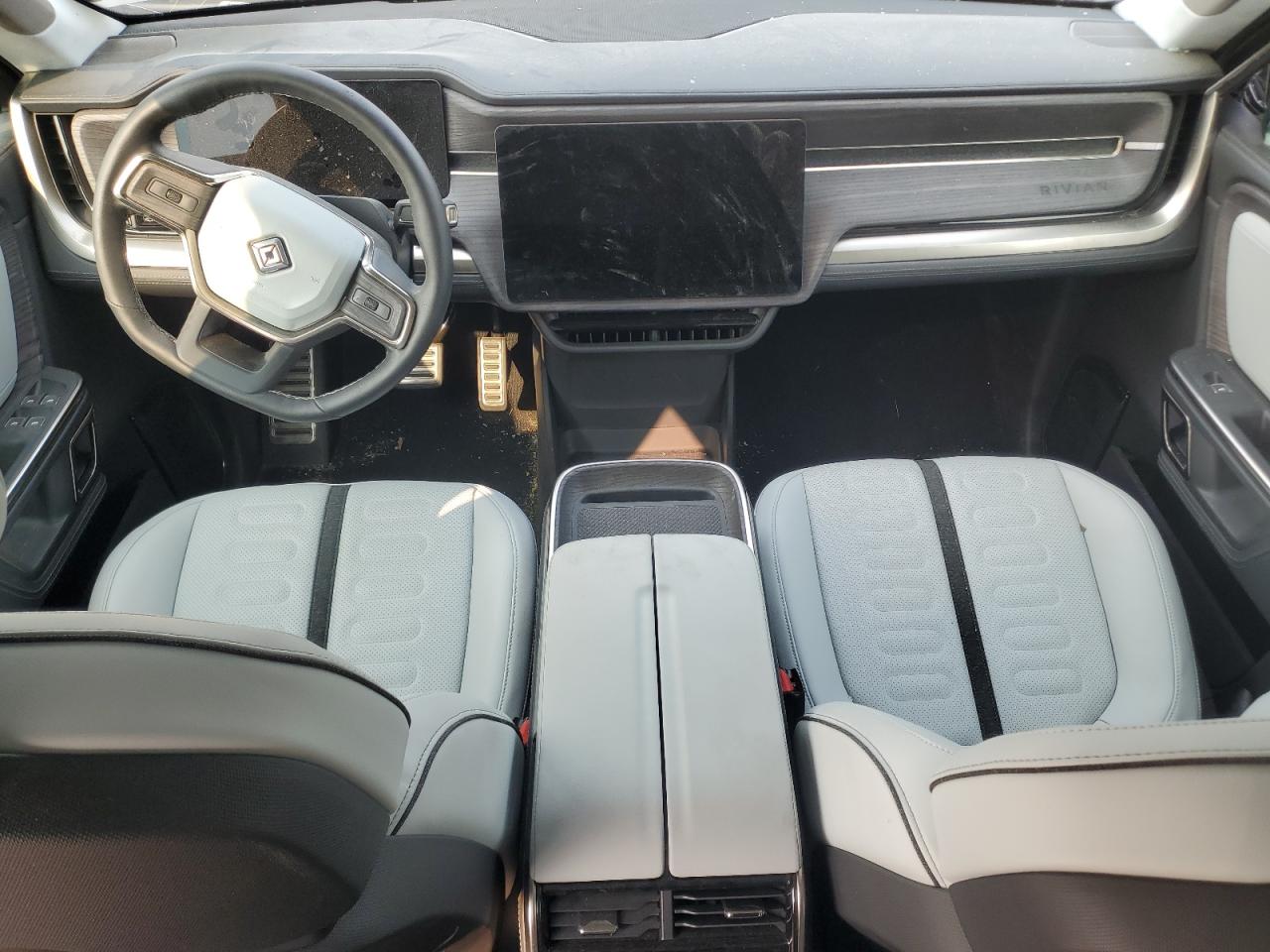 RIVIAN R1S ADVENTURE