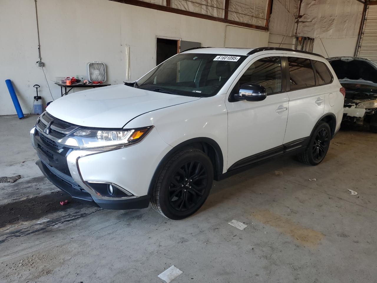 MITSUBISHI OUTLANDER SE