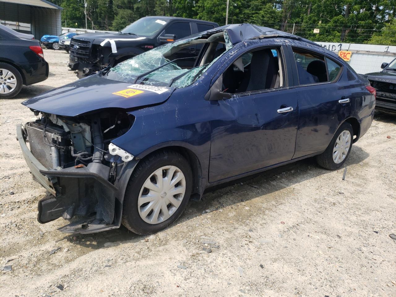 NISSAN VERSA S