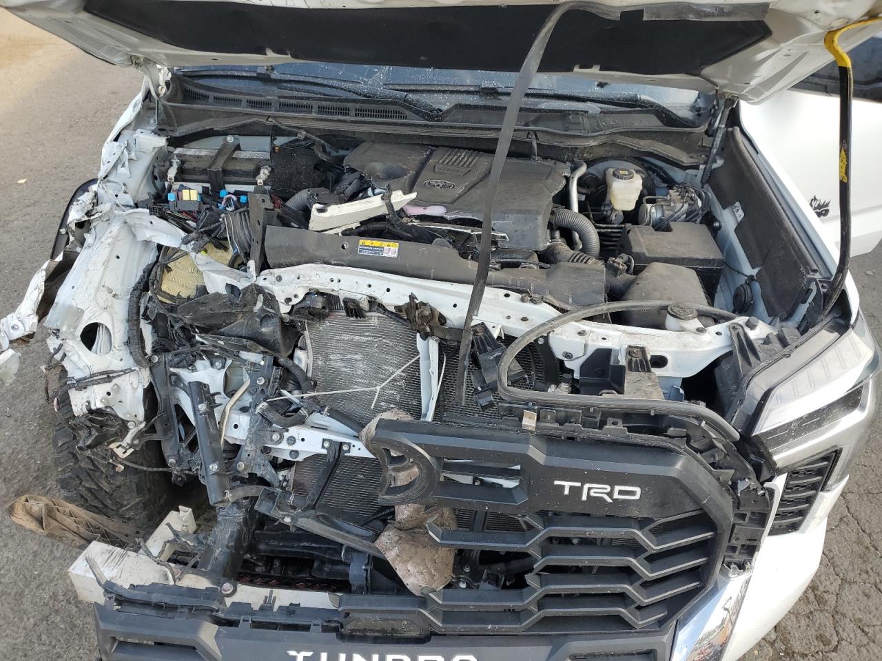 TOYOTA TUNDRA CREWMAX SR