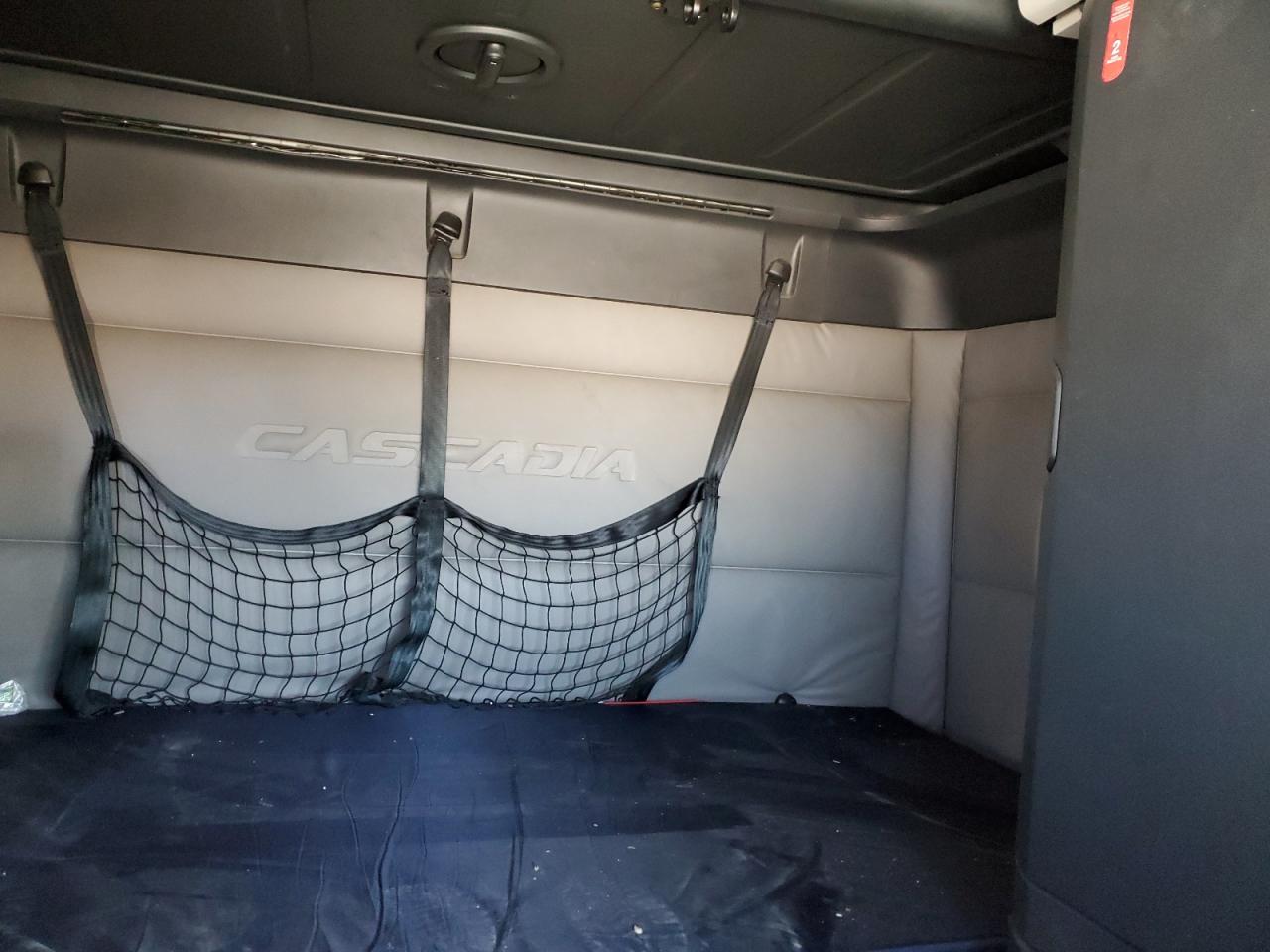 Lot #3254538175 2018 FREIGHTLINER CASCADIA 1