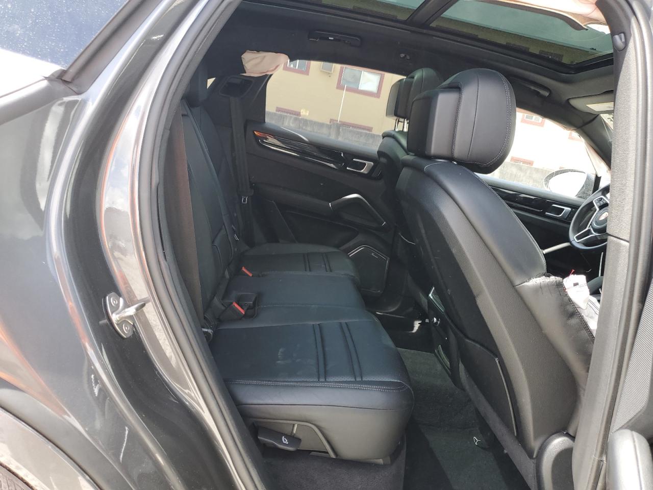 PORSCHE CAYENNE BASE