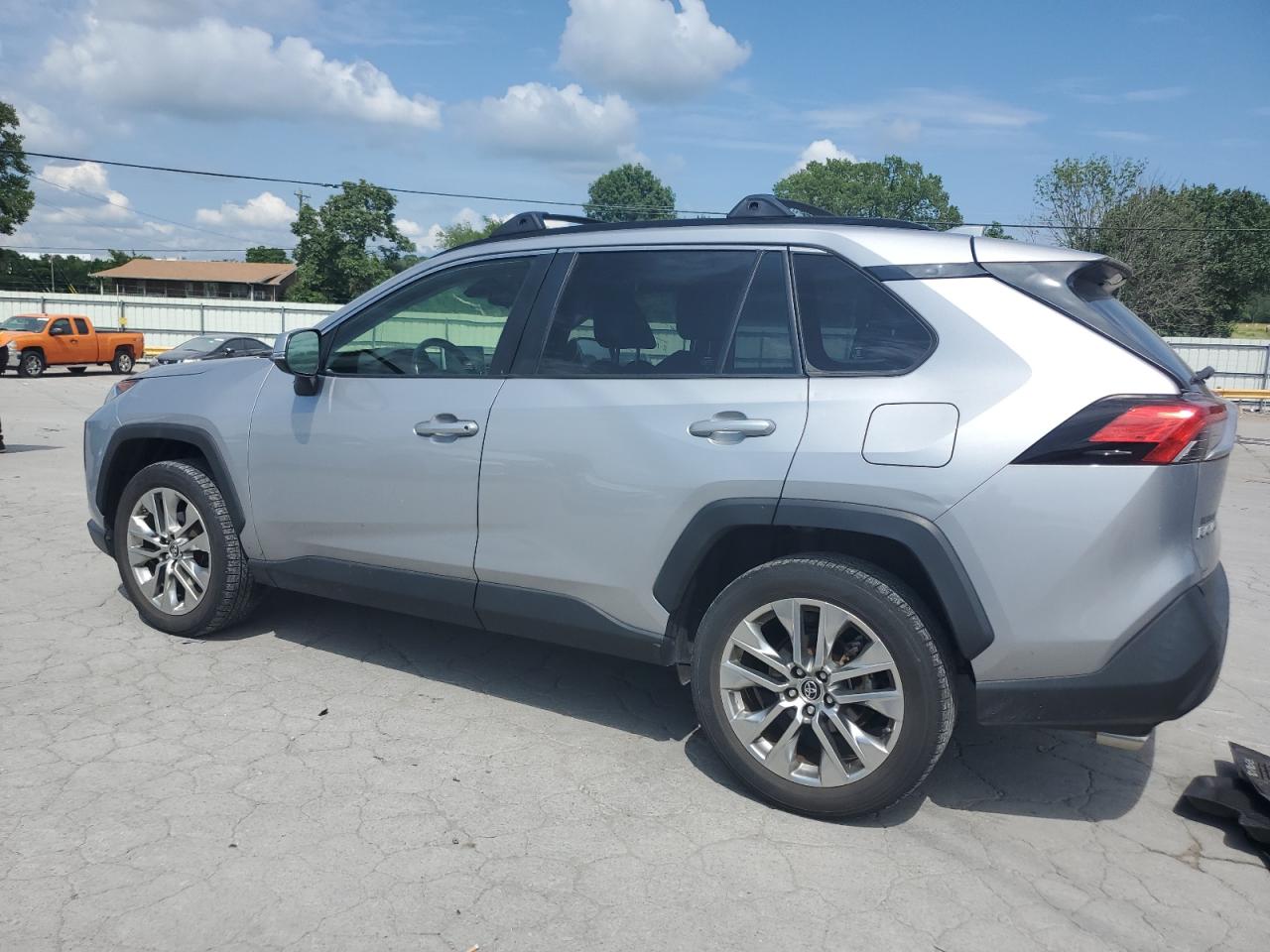 TOYOTA RAV4 XLE PREMIUM