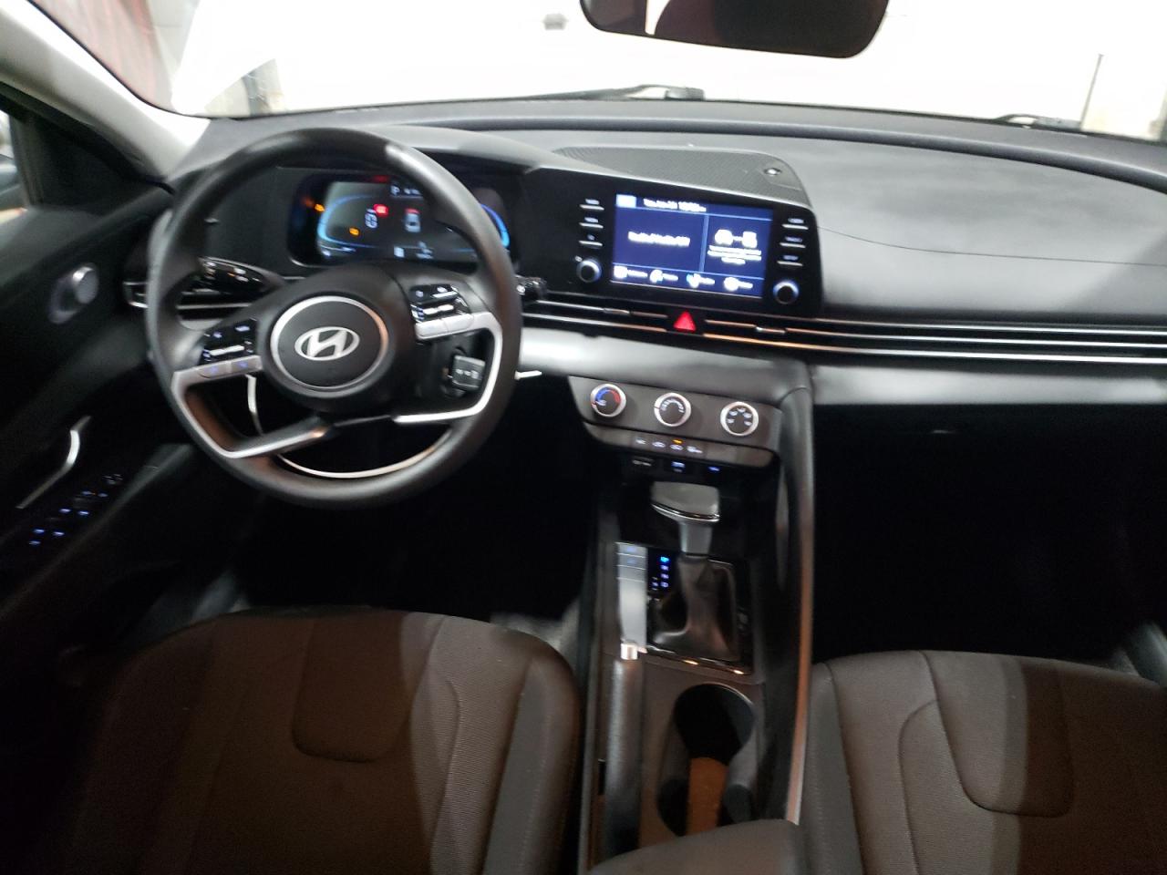 HYUNDAI ELANTRA SE