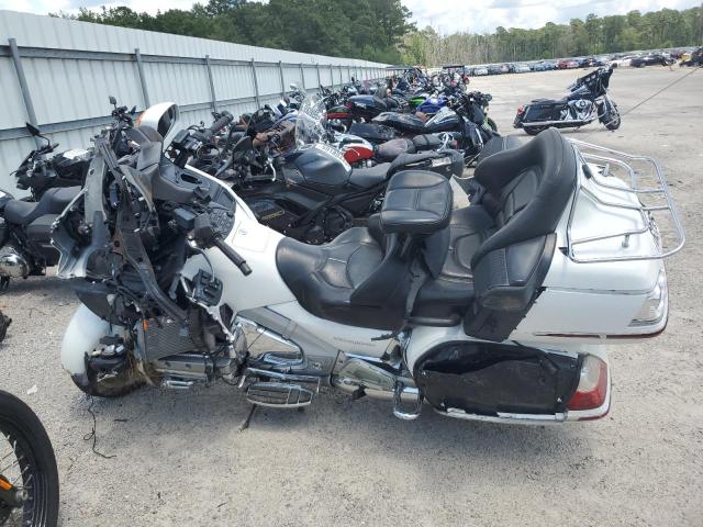 HONDA GL1800 2006 white  gas 1HFSC47F26A505175 photo #4