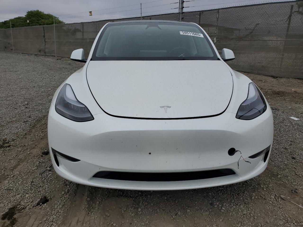 Tesla Model y 2025