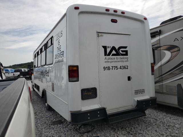 GMC C5500 C5V0 2004 white chassis diesel 1GDE5V1154F505428 photo #4