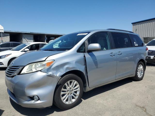 TOYOTA SIENNA XLE 2014 blue  gas 5TDYK3DCXES496657 photo #1