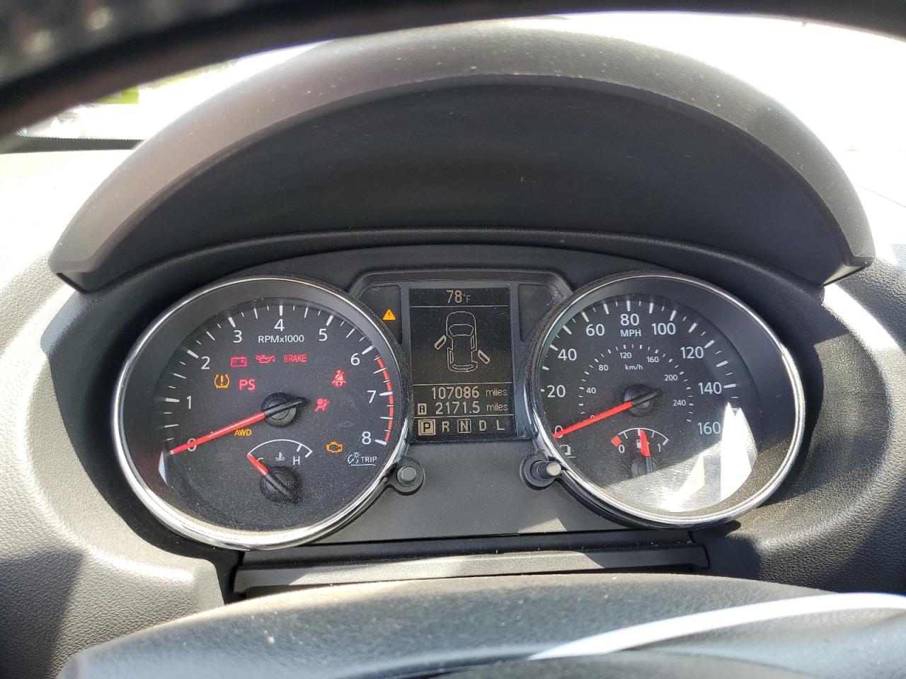 Nissan Rogue s 2011