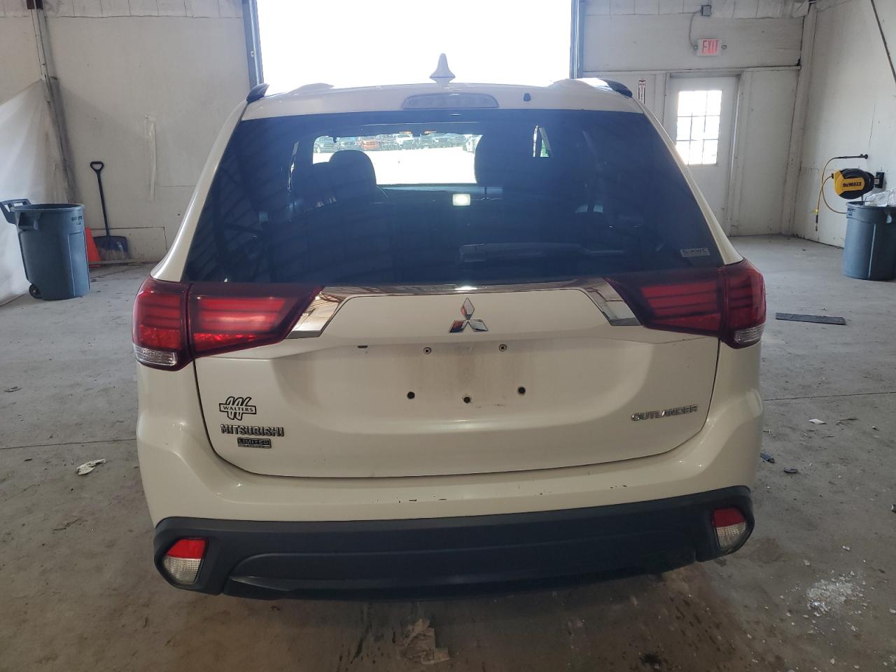 MITSUBISHI OUTLANDER SE