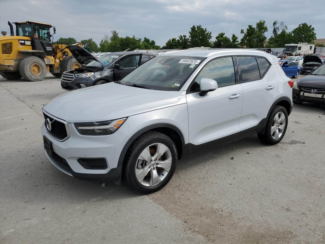 VOLVO XC40 T4 MOMENTUM