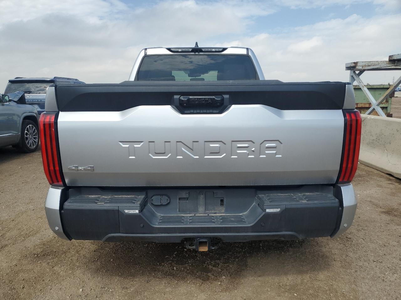 TOYOTA TUNDRA CREWMAX SR5