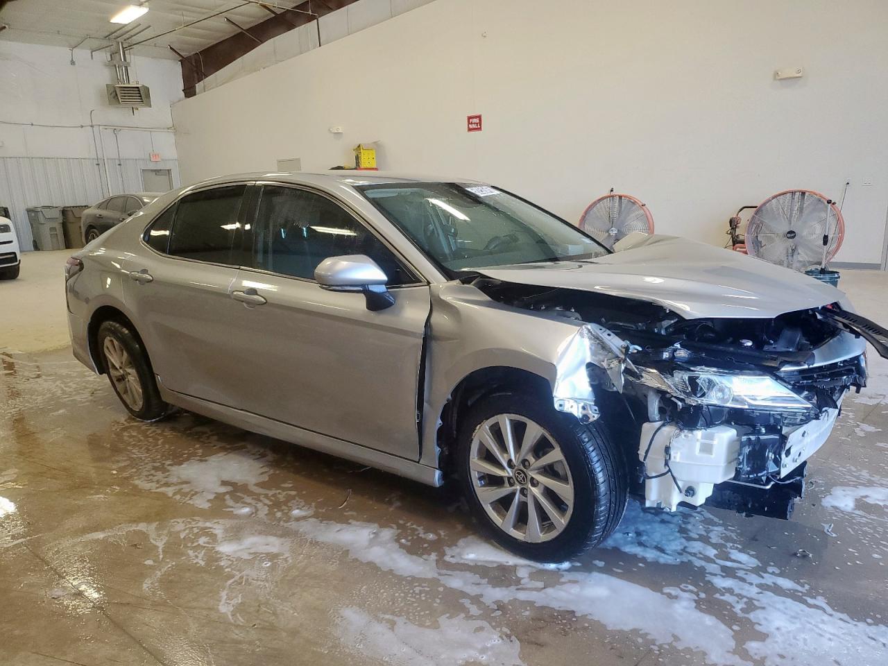 Toyota Camry le 2021