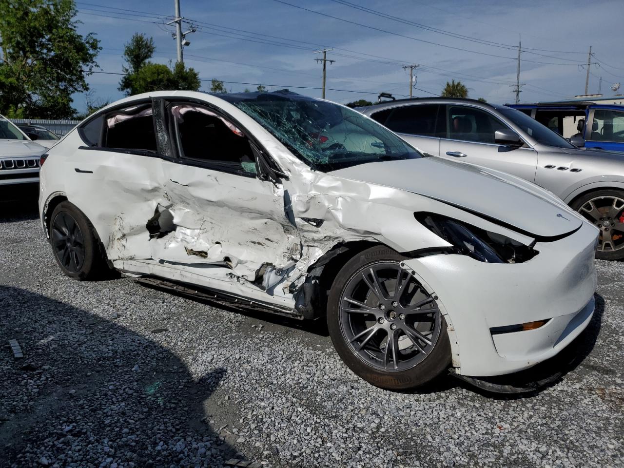 Tesla Model y 2025
