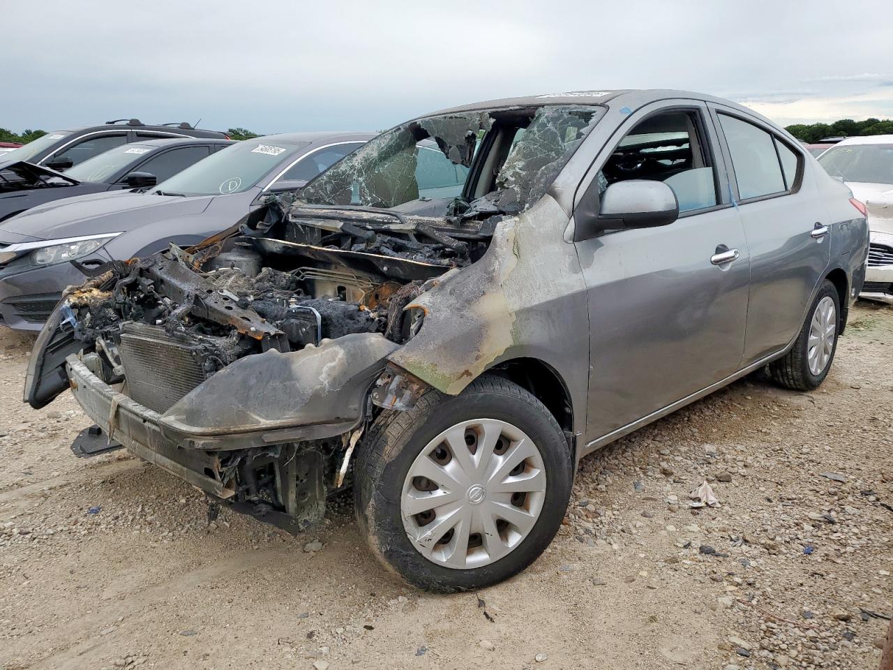 NISSAN VERSA S