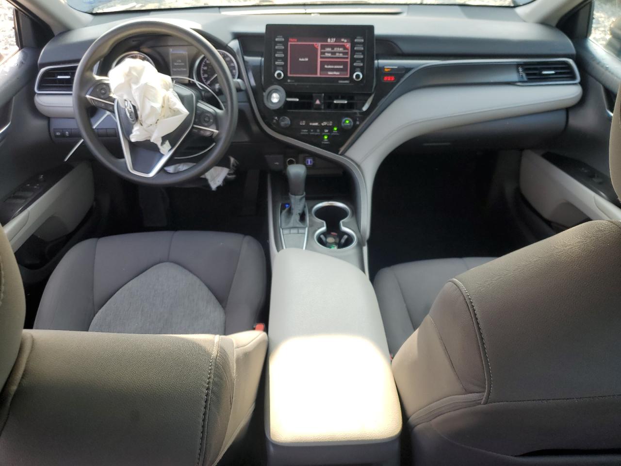 Toyota Camry le 2022