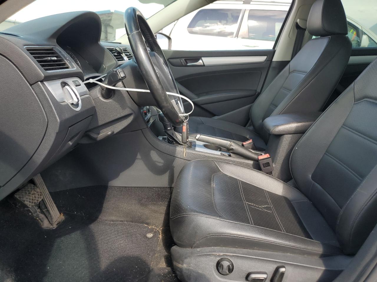 VOLKSWAGEN PASSAT SE