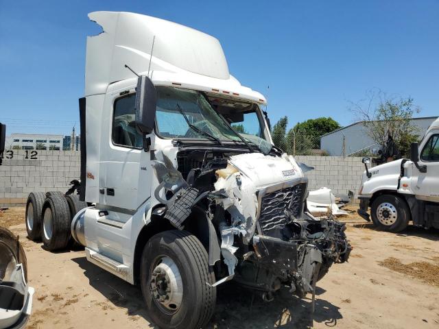 VOLVO VN VNL 2023 white  diesel 4V4NC9EH9PN339955 photo #1
