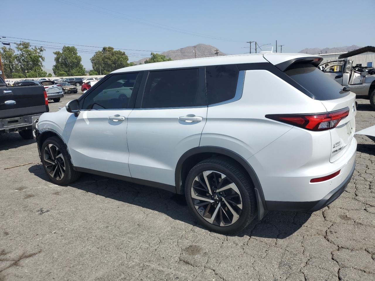 MITSUBISHI OUTLANDER ES