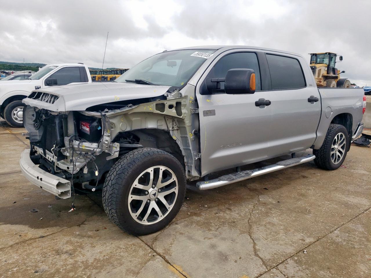 TOYOTA TUNDRA CREWMAX SR5
