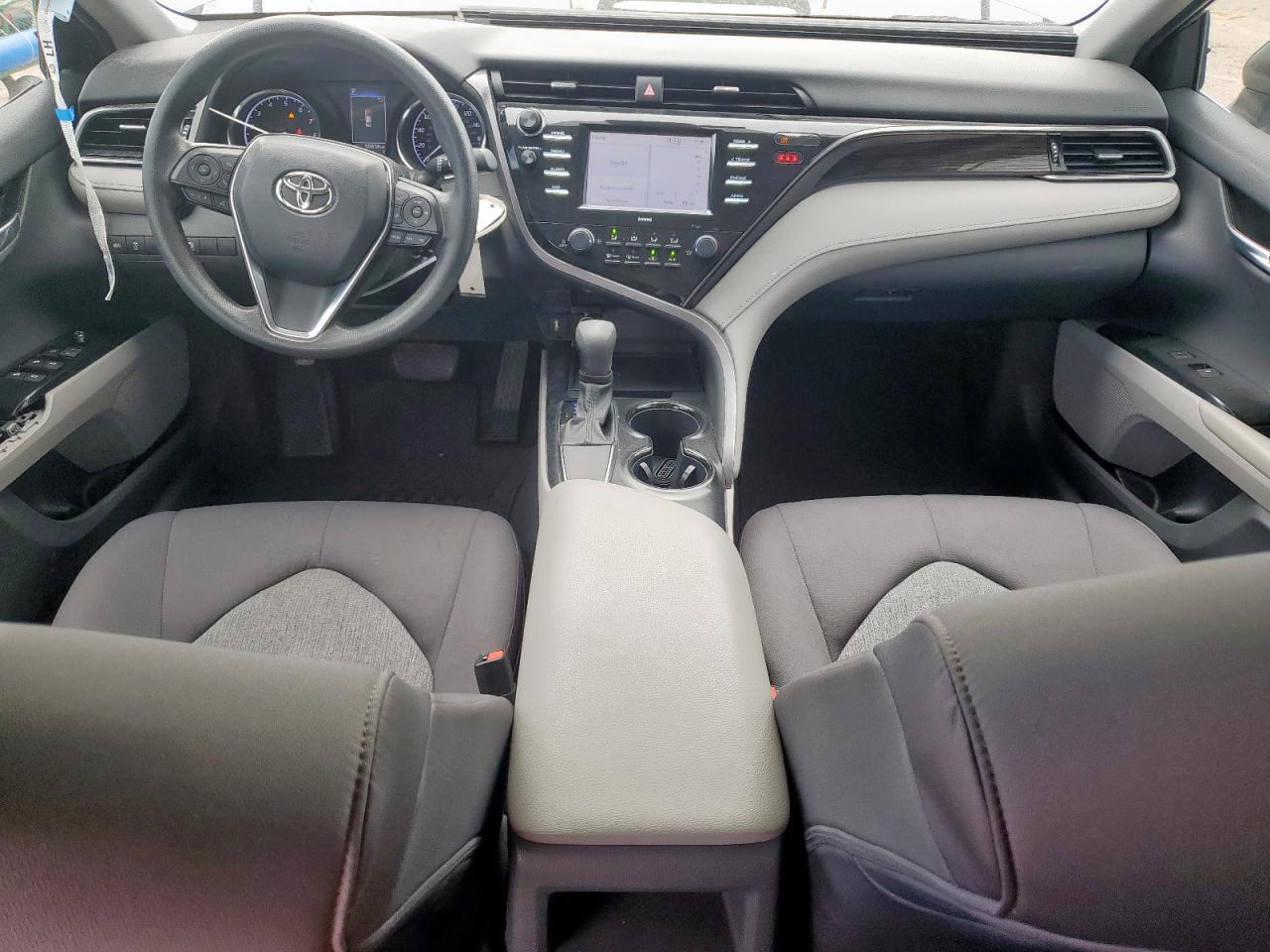 Toyota Camry le 2020