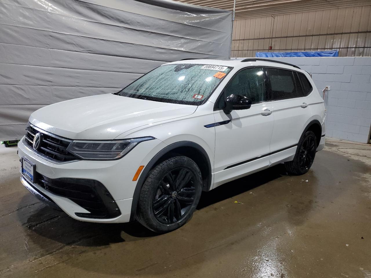 VOLKSWAGEN TIGUAN SE R-LINE BLACK
