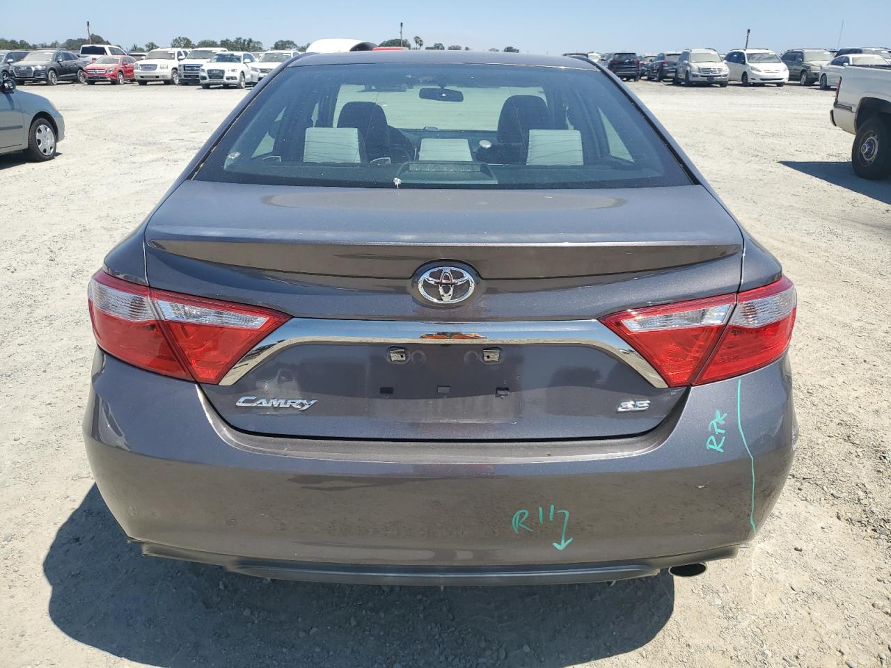 Toyota Camry le 2015
