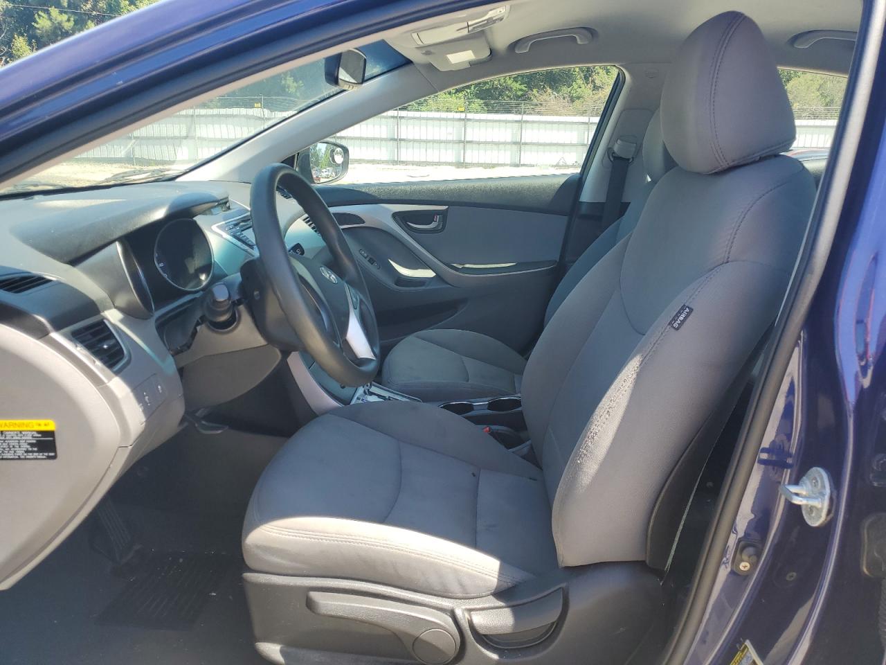 Hyundai Elantra gl 2012