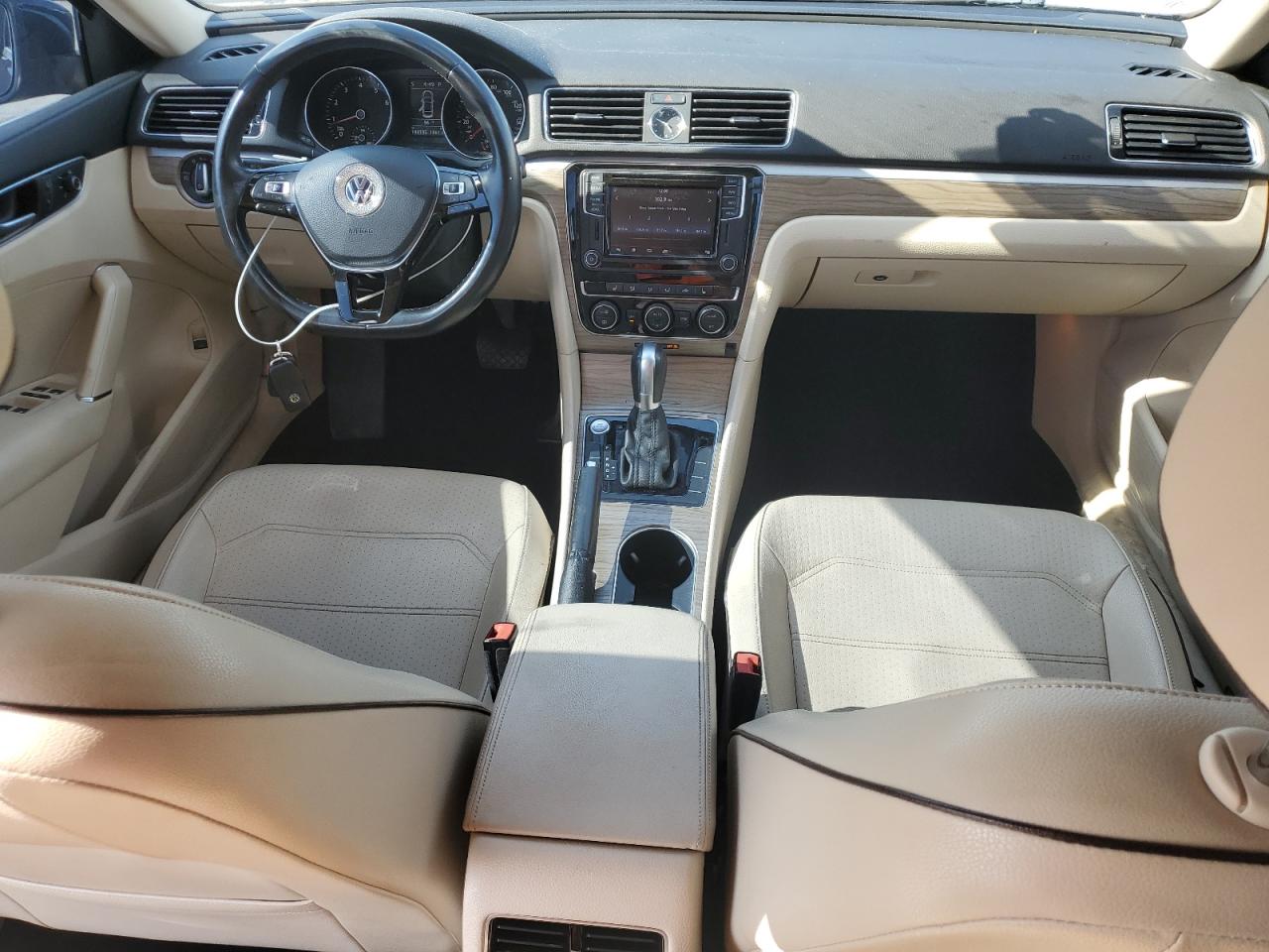 VOLKSWAGEN PASSAT SE