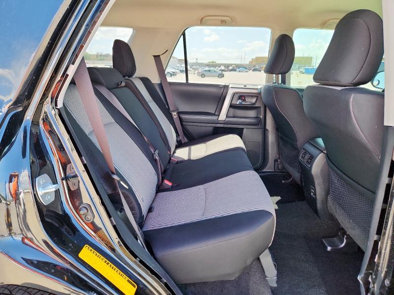 2019 TOYOTA 4RUNNER SR - JTEBU5JR2K5674756