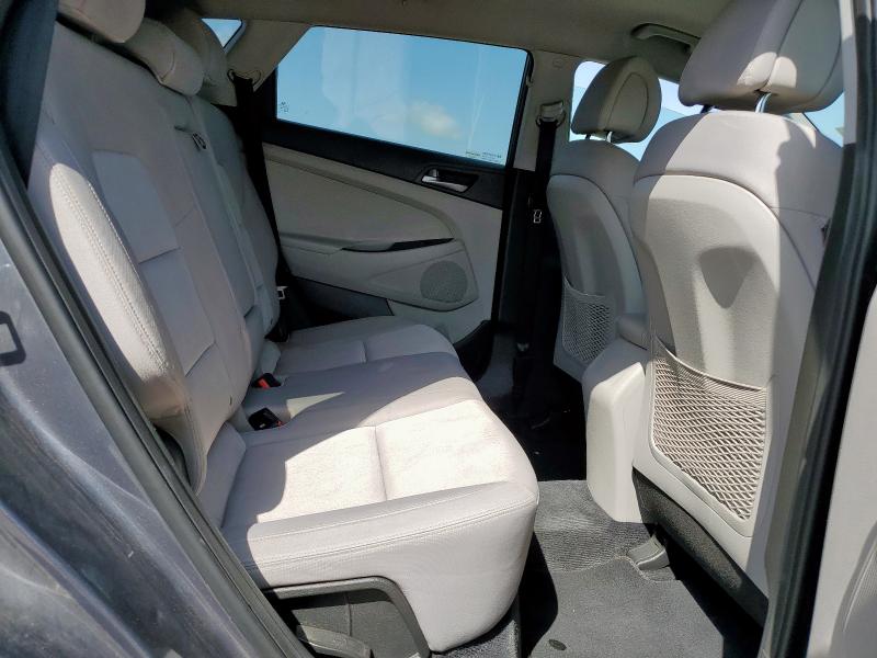 2018 HYUNDAI TUCSON SEL KM8J33A43JU611015
