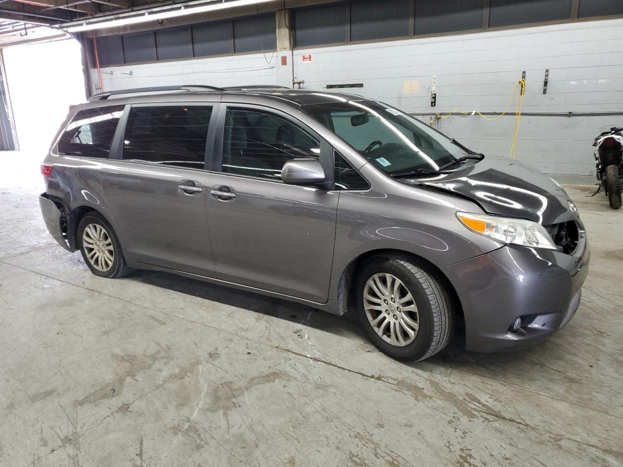 TOYOTA SIENNA XLE
