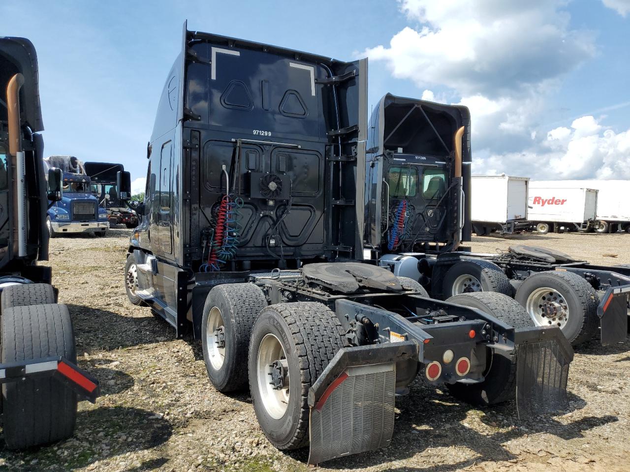 Lot #3182725737 2017 FREIGHTLINER CASCADIA 1
