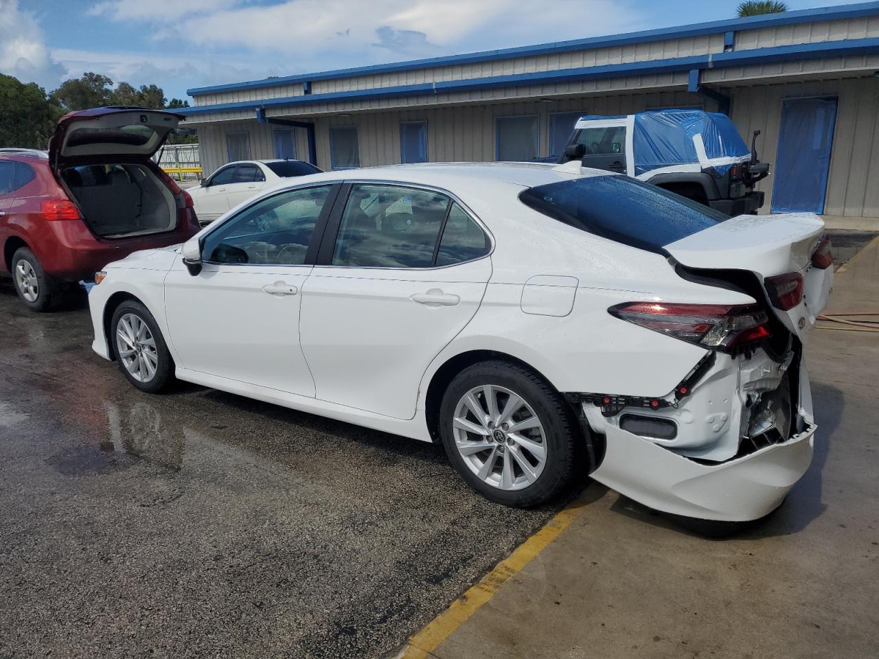 Toyota Camry le 2021