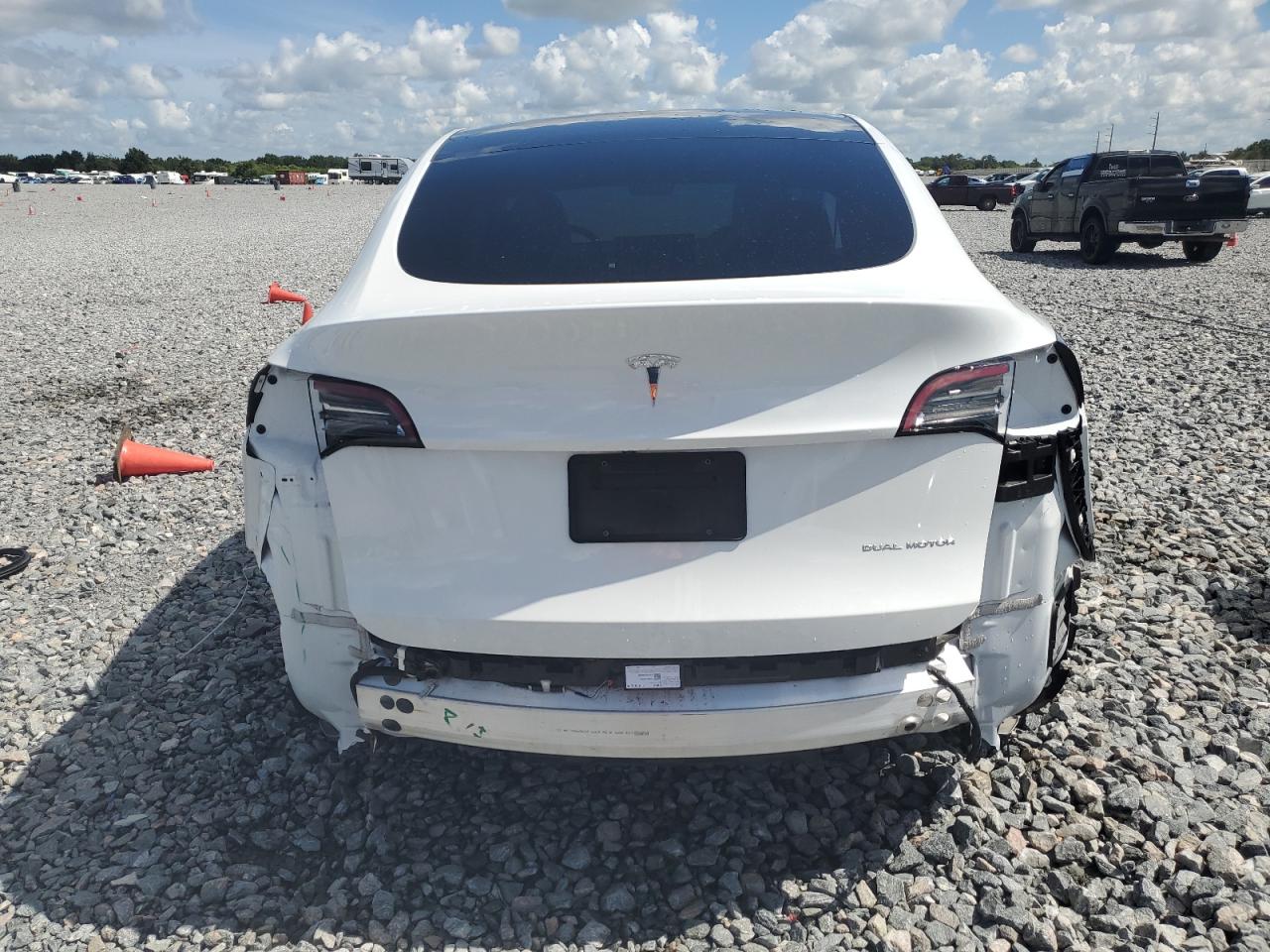 Tesla Model y 2021