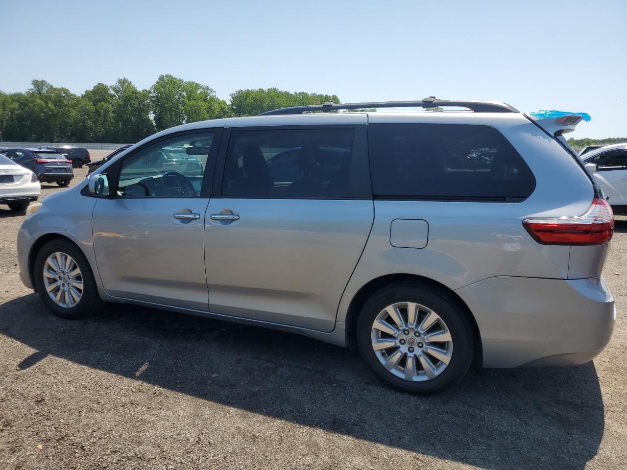 TOYOTA SIENNA XLE