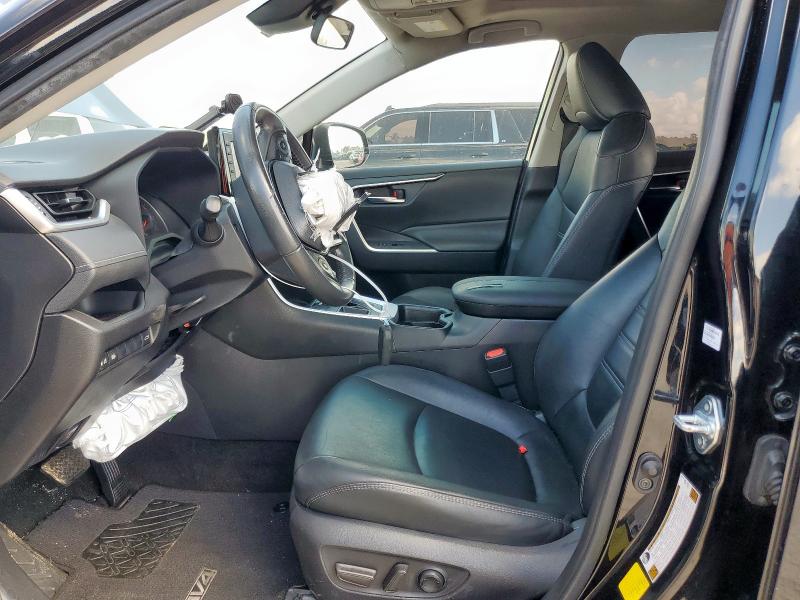2021 TOYOTA RAV4 XLE P JTMC1RFV8MD065095