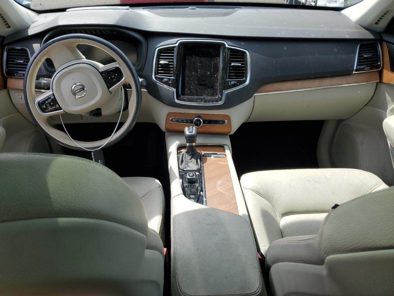 VOLVO XC90 T6 MOMENTUM