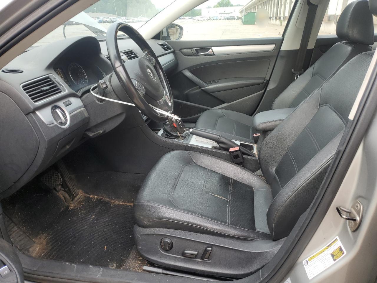 VOLKSWAGEN PASSAT SE