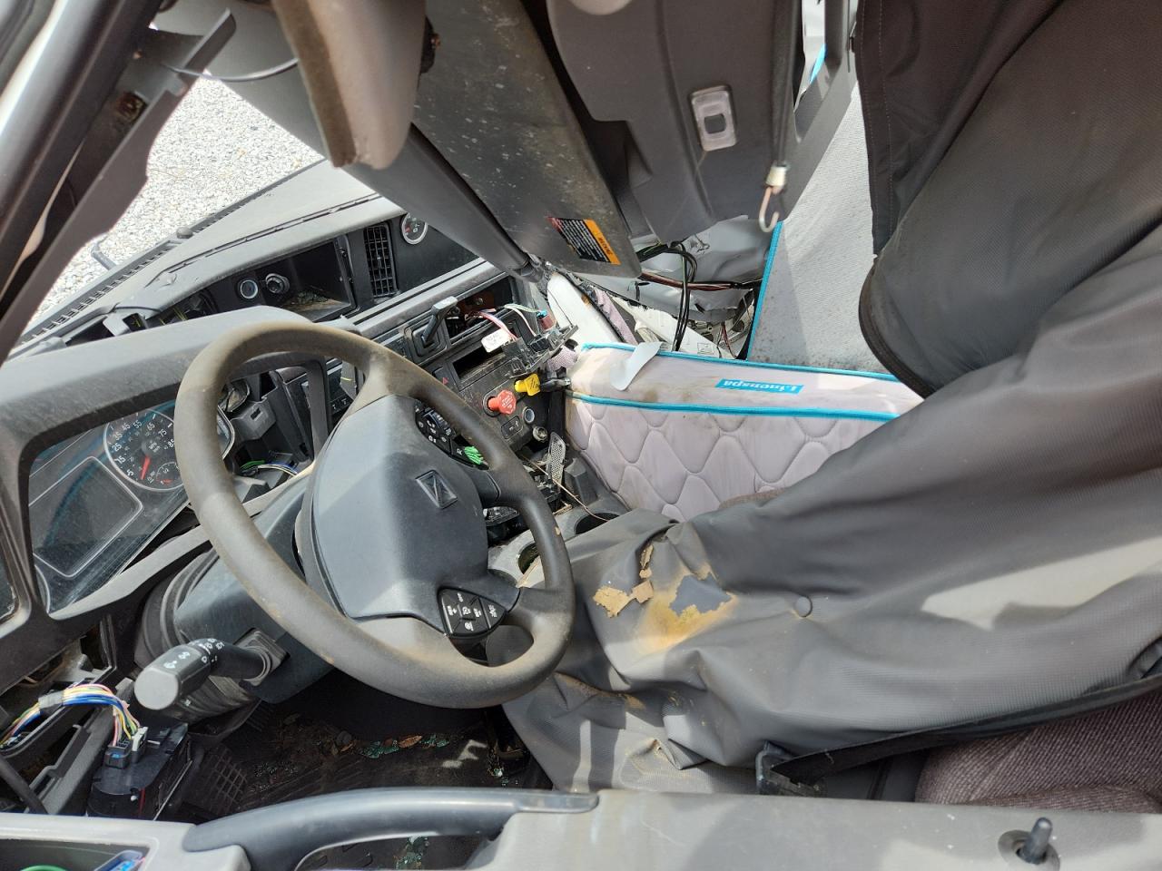 Lot #3275609781 2023 INTERNATIONAL LT625