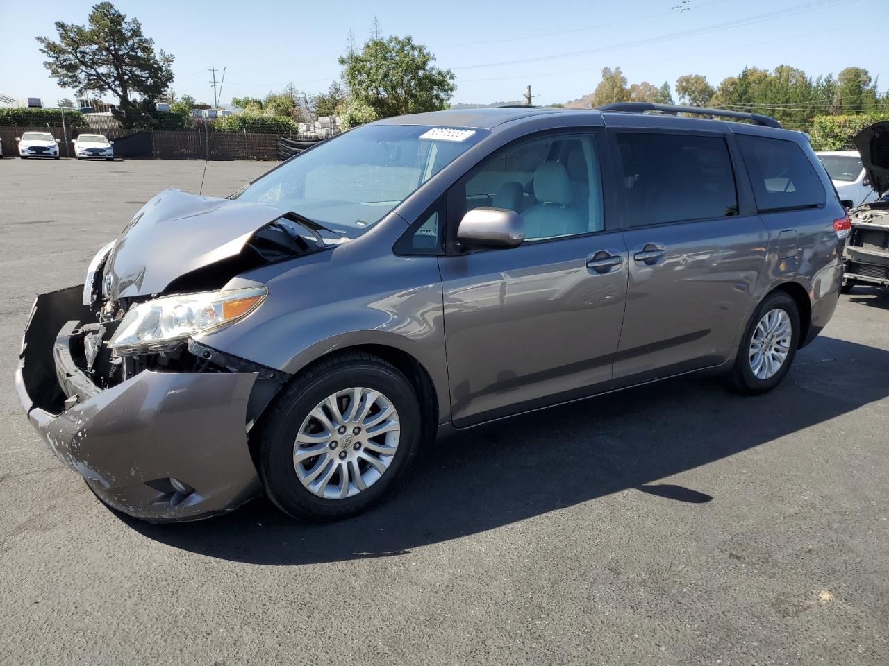 TOYOTA SIENNA XLE
