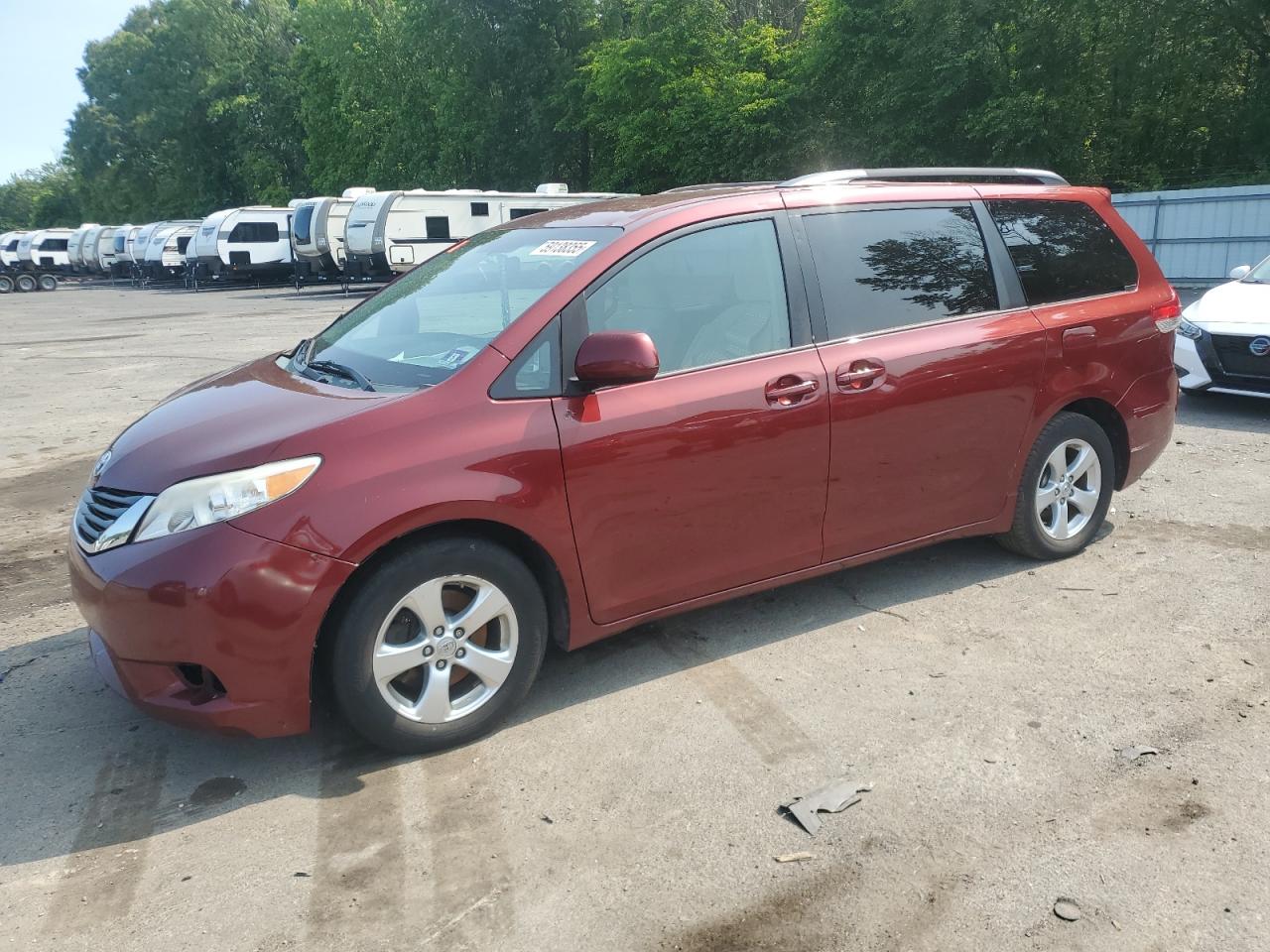  Salvage Toyota Sienna